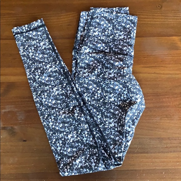 lululemon athletica Pants - Lululemon Black “Sequined” Wonder Under leggings